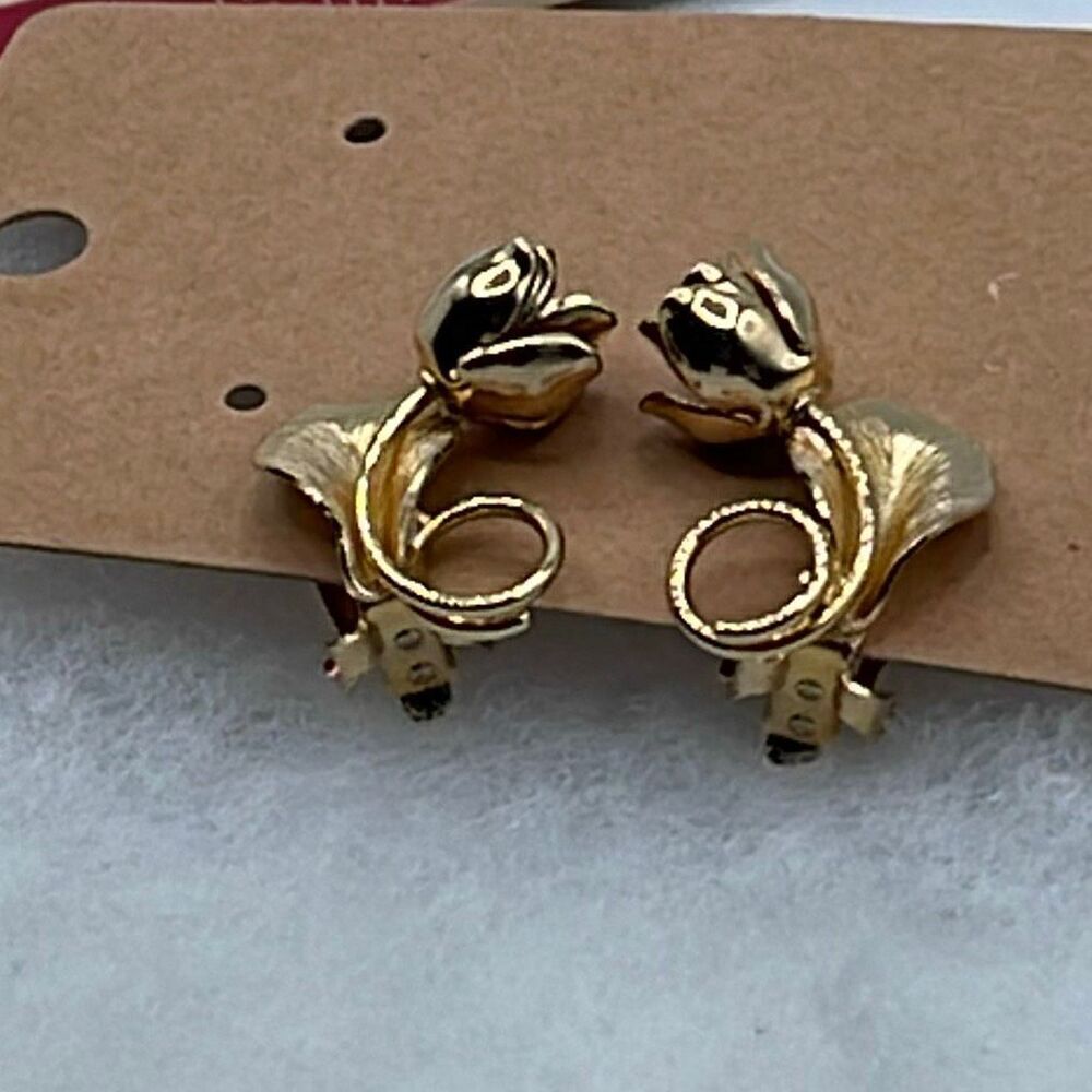 Vintage rose bud climber style clip earrings.